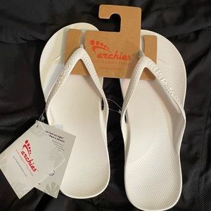 Archie’s NWT white flip flops sz 8 with arch support, no break in needed!